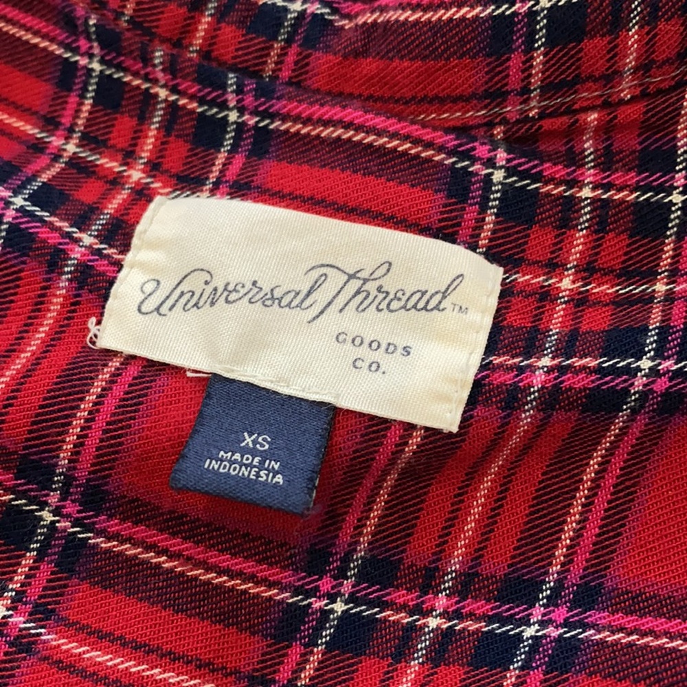 3/$25 🌟 Universal Thread Top - Picture 6 of 6